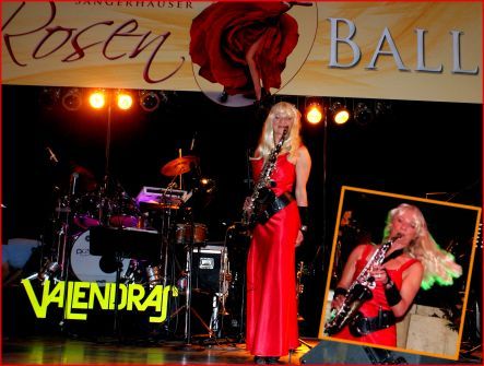 Saxophonistin beim Rosenball