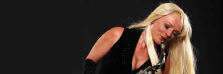 Saxophonistin mit Nationalhymne bei Box-WM